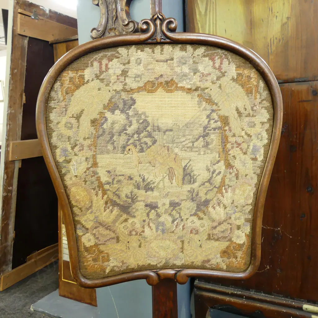 REGENCY PERIOD ROSEWOOD POLE SCREEN, H.1290mm Image 1++