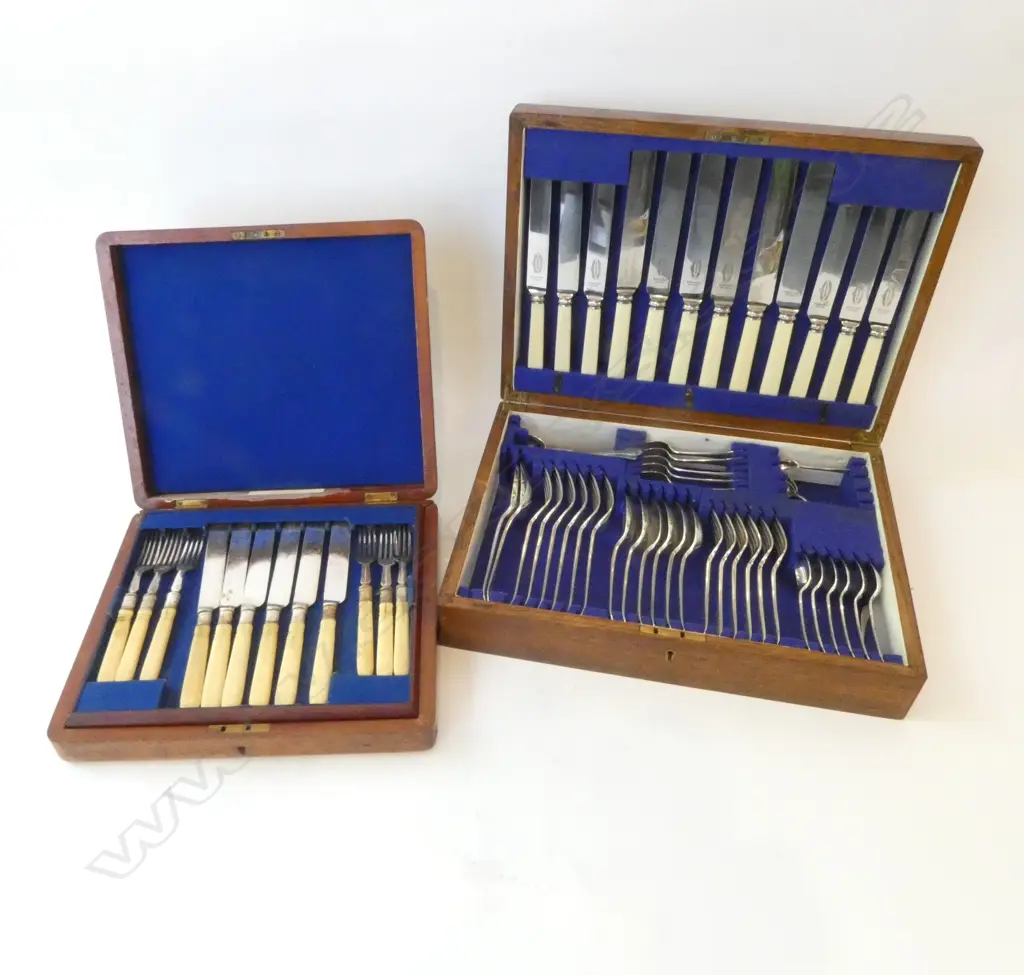  BOXED PLATED FISH SET WITH OAK BOXED CUTLERY SET  Image 1++