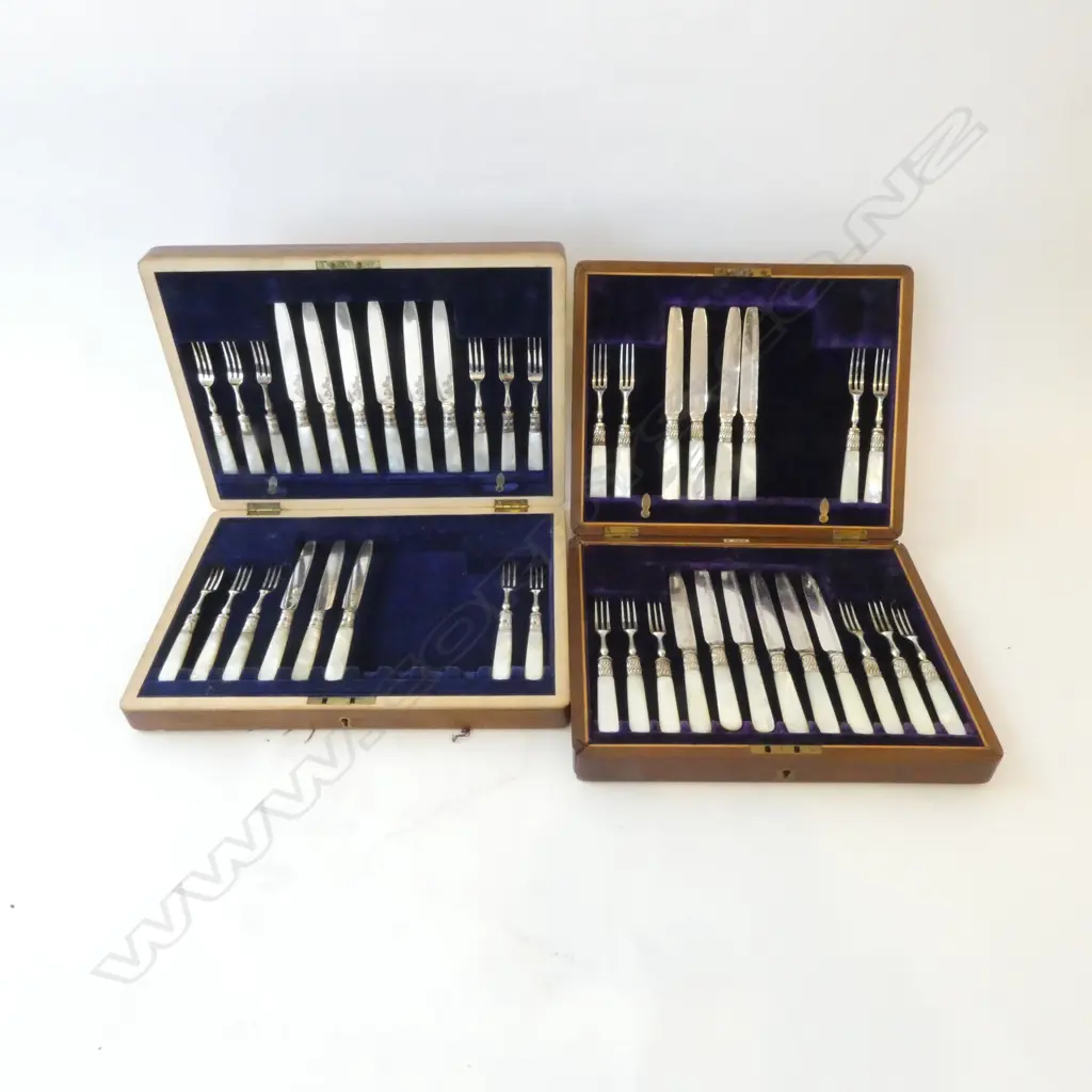 TWO BOXED FISH SETS WITH MOP HANDLES SOME PARTS MISSING  Image 1++