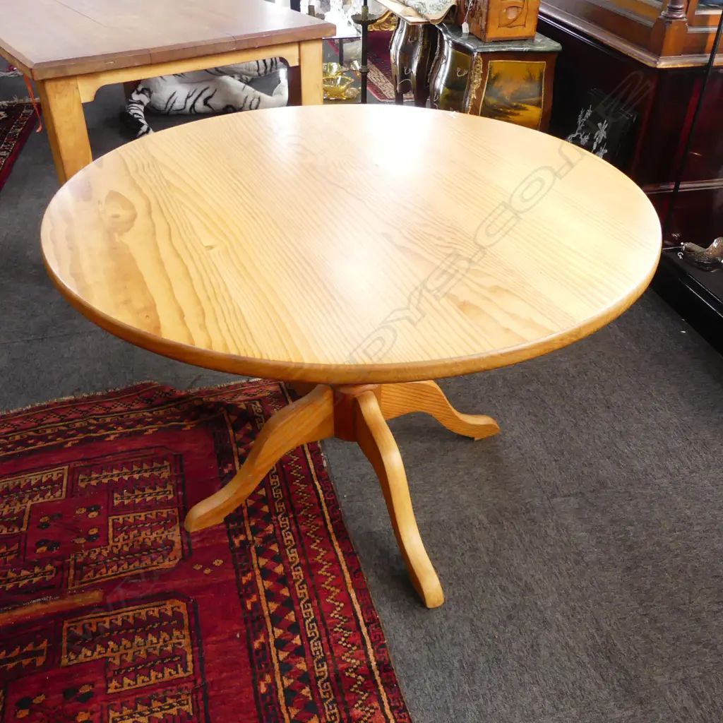 CIRCULAR TABLE Dia.1130mm w. 6 BENT WOOD CHAIRS Image 1++