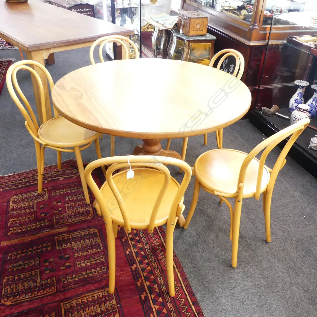 CIRCULAR TABLE Dia.1130mm w. 6 BENT WOOD CHAIRS Image 1++