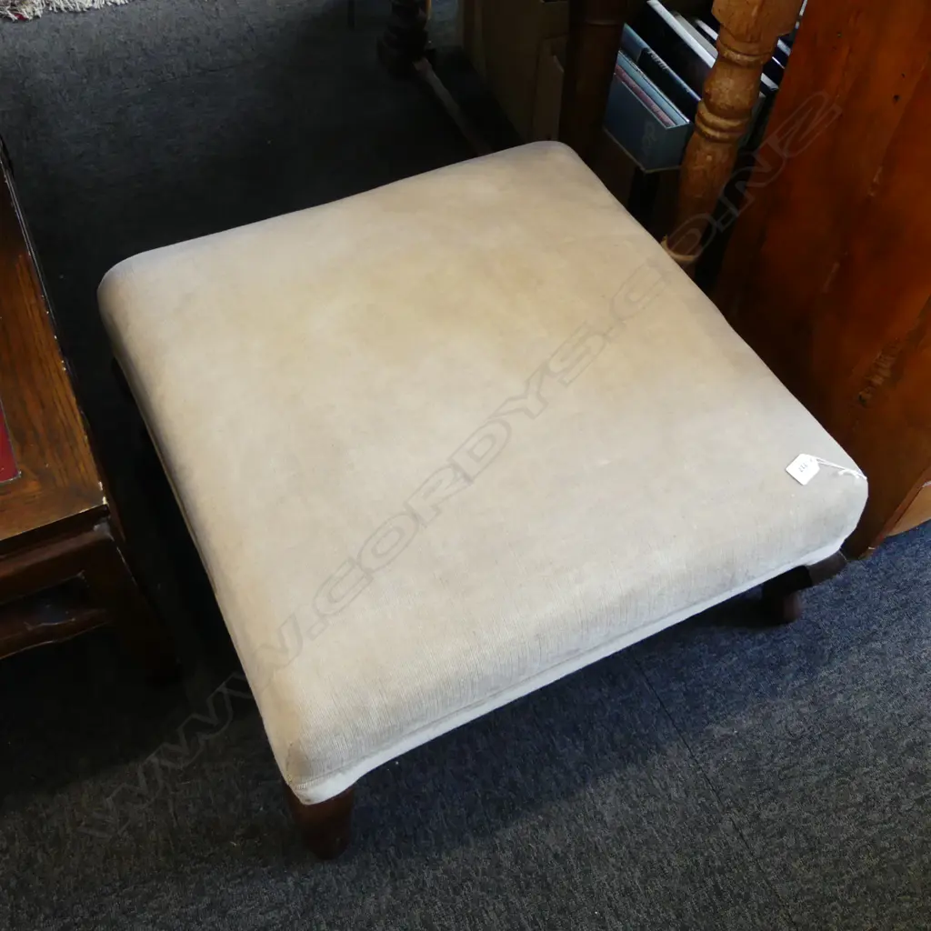 VELVET OTTOMAN 700x700x370mm Image 1++