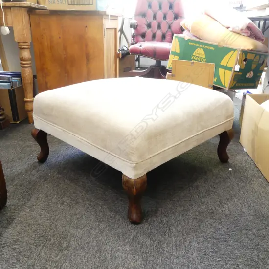 VELVET OTTOMAN 700x700x370mm