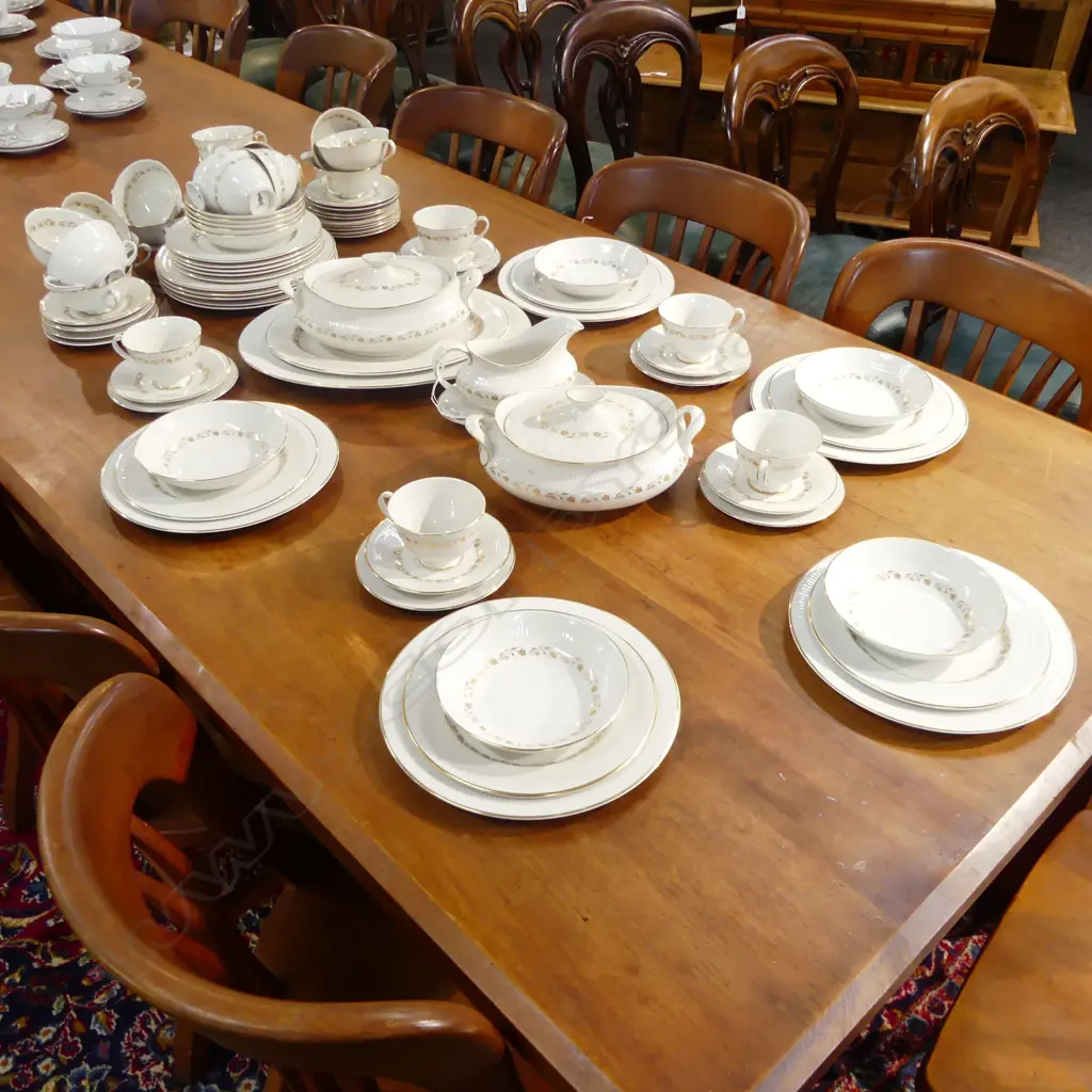 ROYAL DOULTON 'FAIRFAX' DINNER SERVICE Image 1++