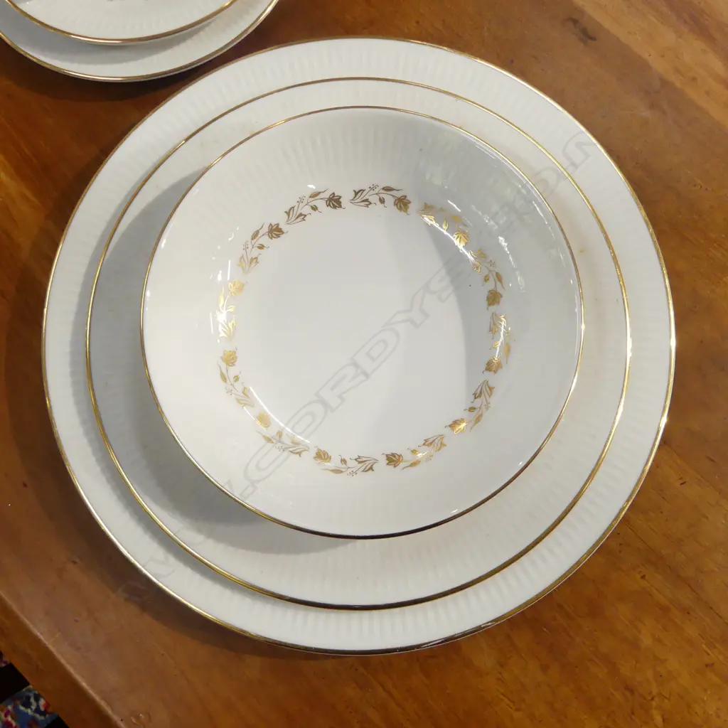 ROYAL DOULTON 'FAIRFAX' DINNER SERVICE Image 1++