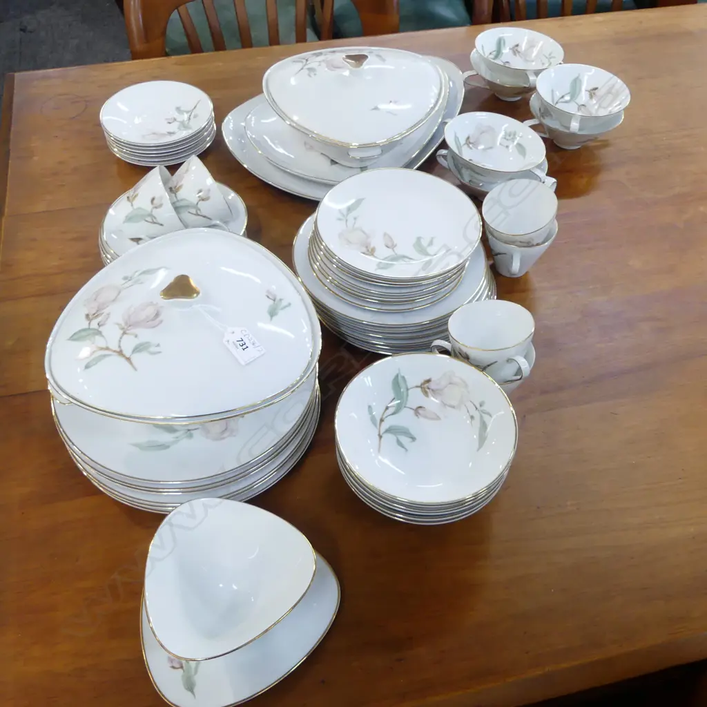HUTSCHENREUTHER MAGNOLIA PART DINNER SERVICE Image 1++