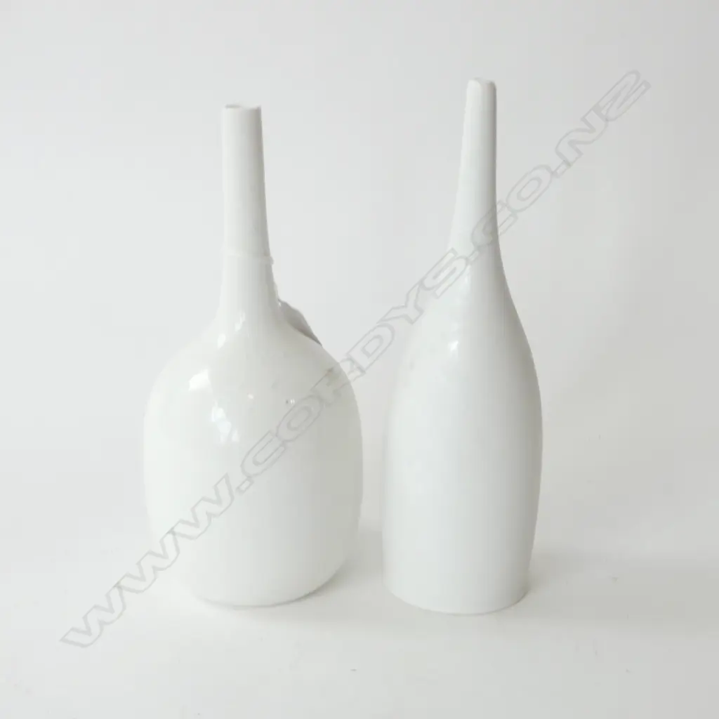 2 WHITE PORCELAIN PETER COLLIS VASES H.230mm Image 1++