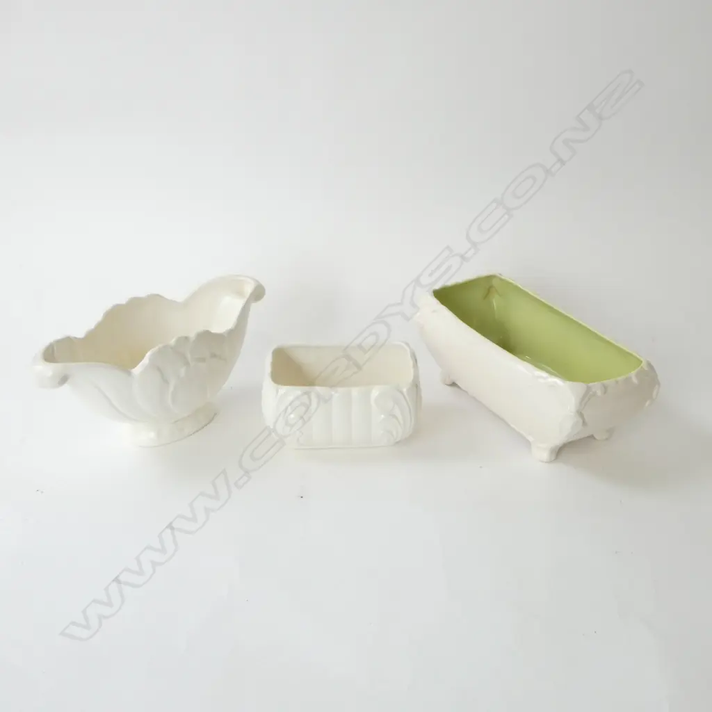 3 ENGLISH WHITE CERAMIC VASES W.260mm Image 1++