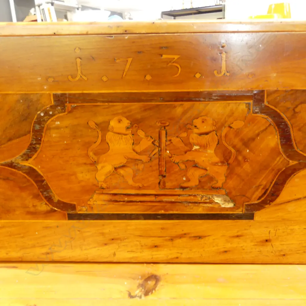 VINTAGE INLAID WOODEN BOX 450x330x245mm Image 1++