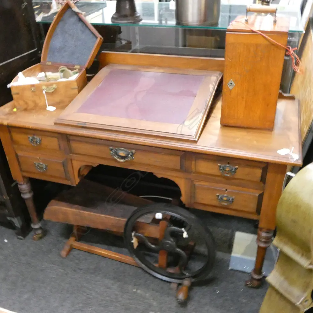 DESK w. WRITING SLOPE 1220x520x860mm Image 1++
