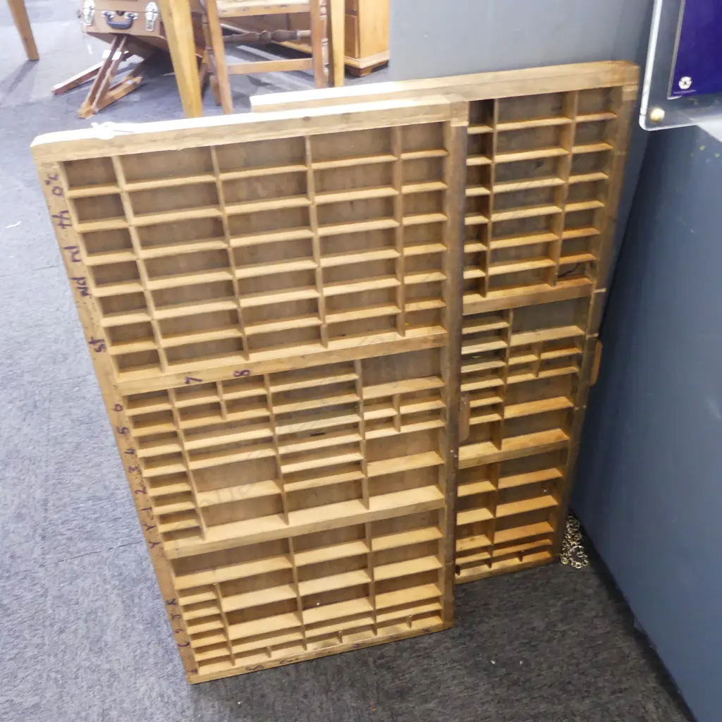 2 PRINTERS TRAY, APROX 820 x 425mm Image 1++