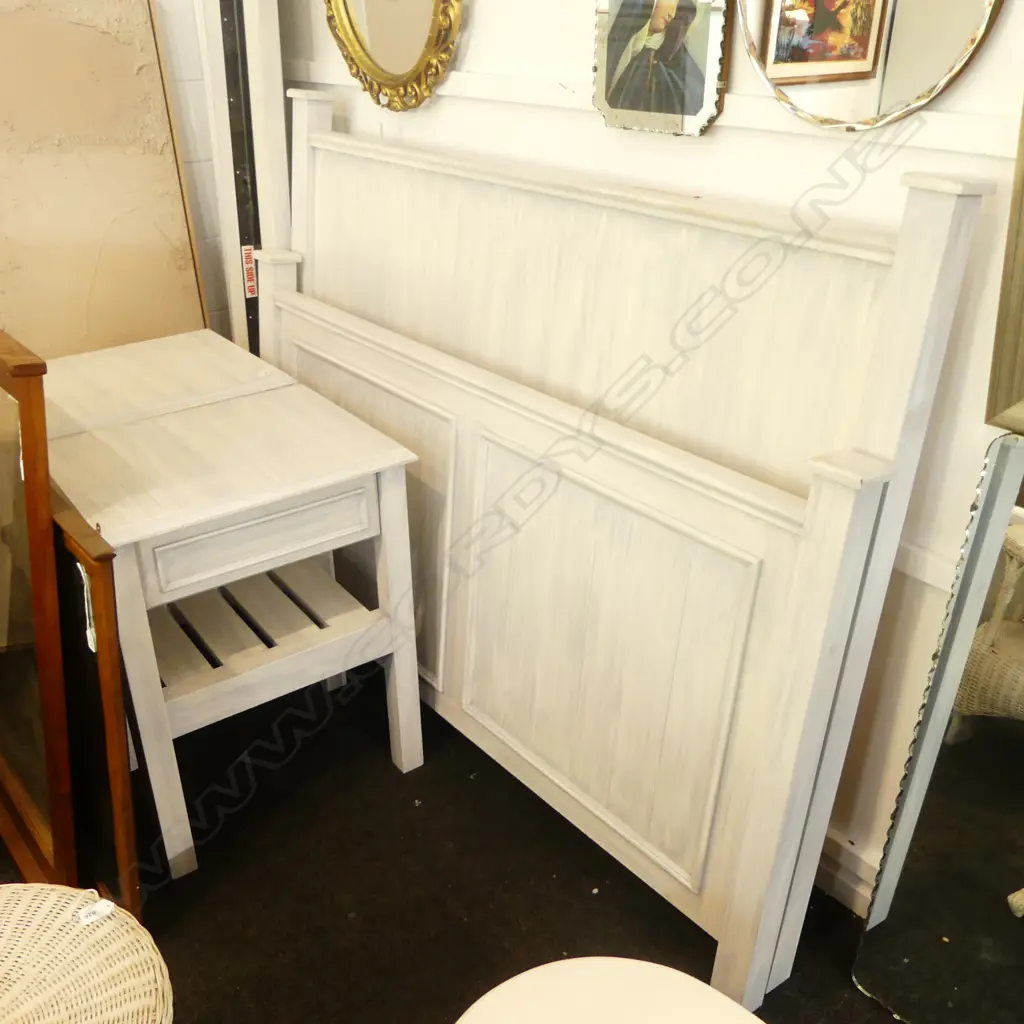QUEEN BED FRAME & 2 BEDSIDE DRAWERS Image 1++