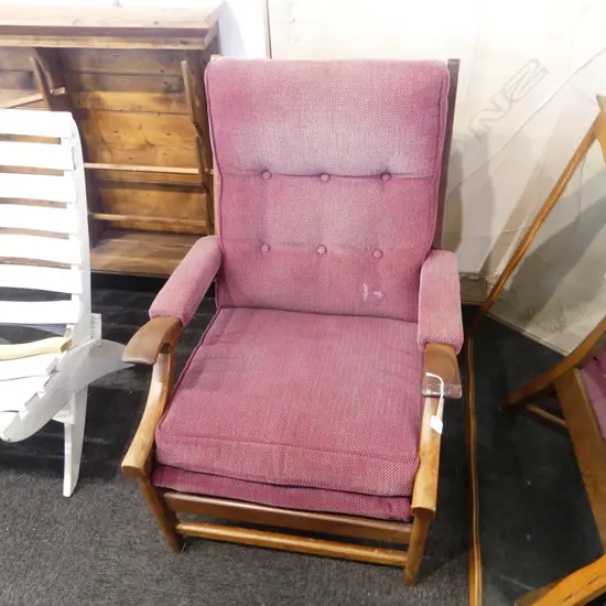 RETRO UPHOLSTERED ARM CHAIR