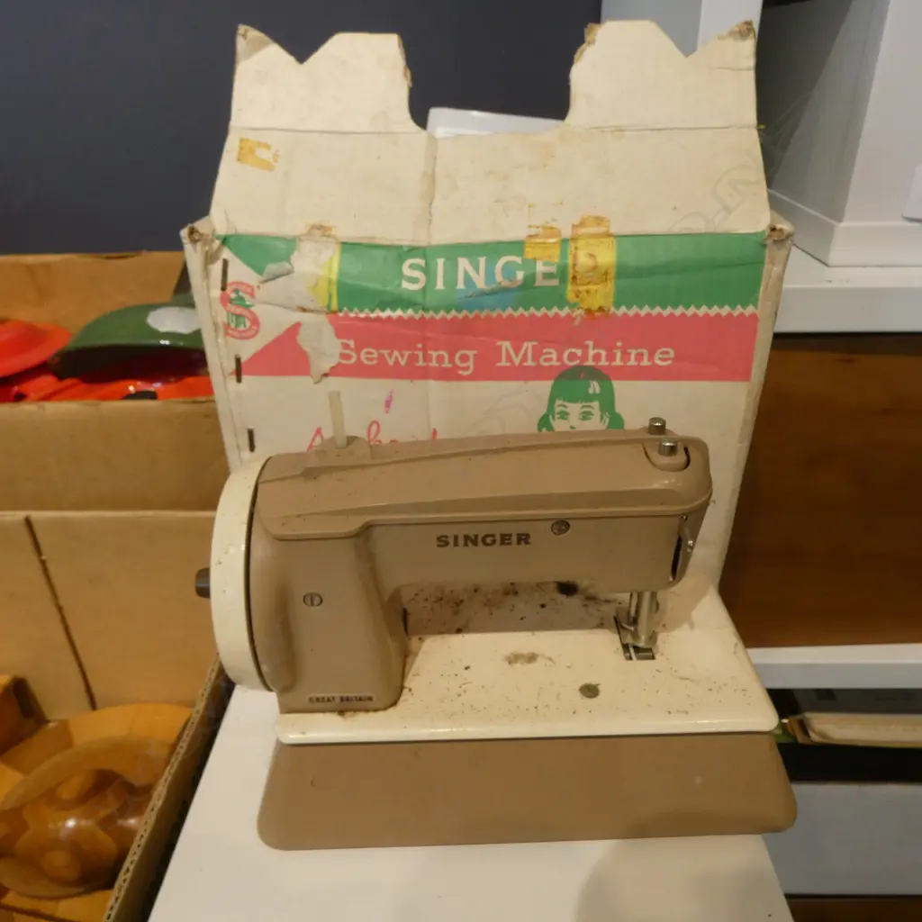 MINIATURE SINGER SEWING MACHINE W.225mm Image 1++