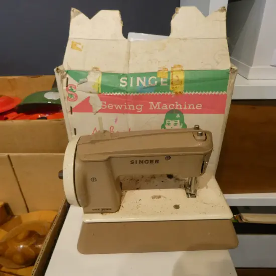 MINIATURE SINGER SEWING MACHINE W.225mm