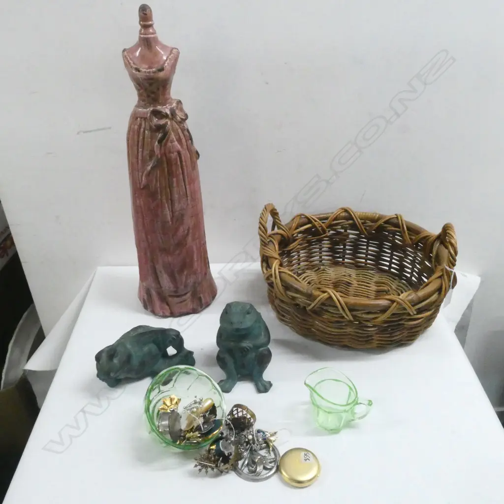 BASKET w. 2 PLASTER FROGS, COSTUME JEWELLERY, PINK CERAMIC DRESS FORM H.570mm Image 1++