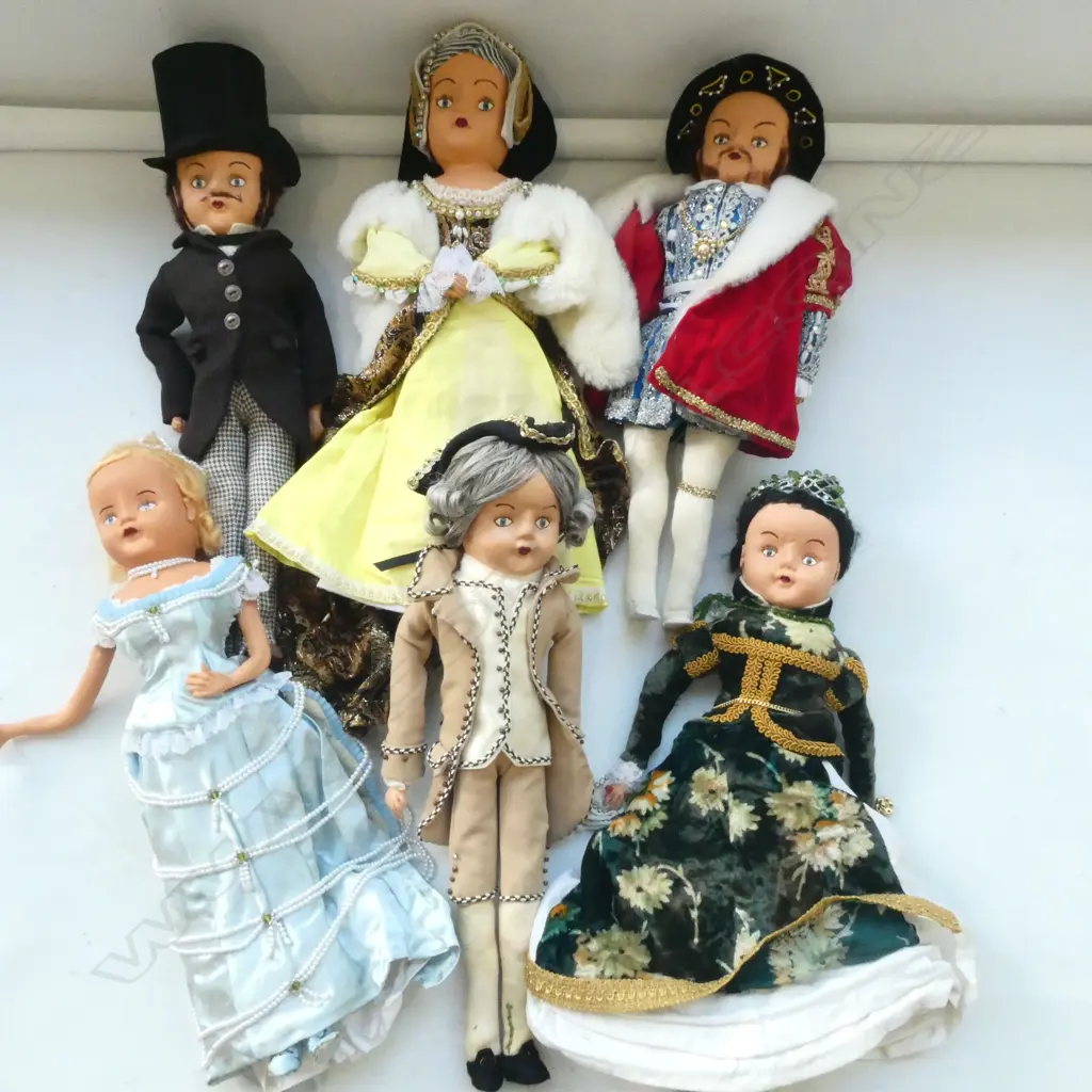 6 DOLLS IN HISTORICAL COSTUME H.420mm Image 1++