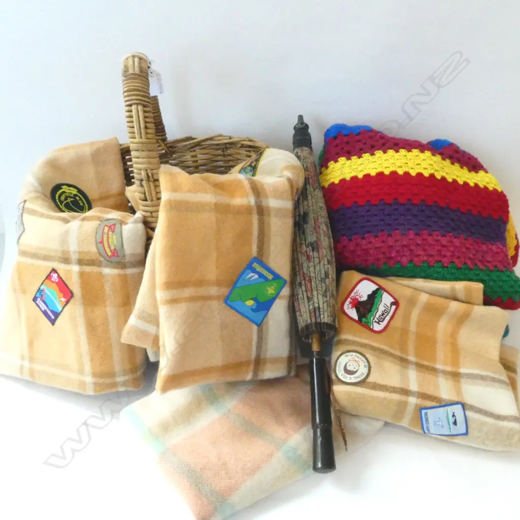 BASKET ASST. WOOL CUSHION COVERS ETC Image 1++