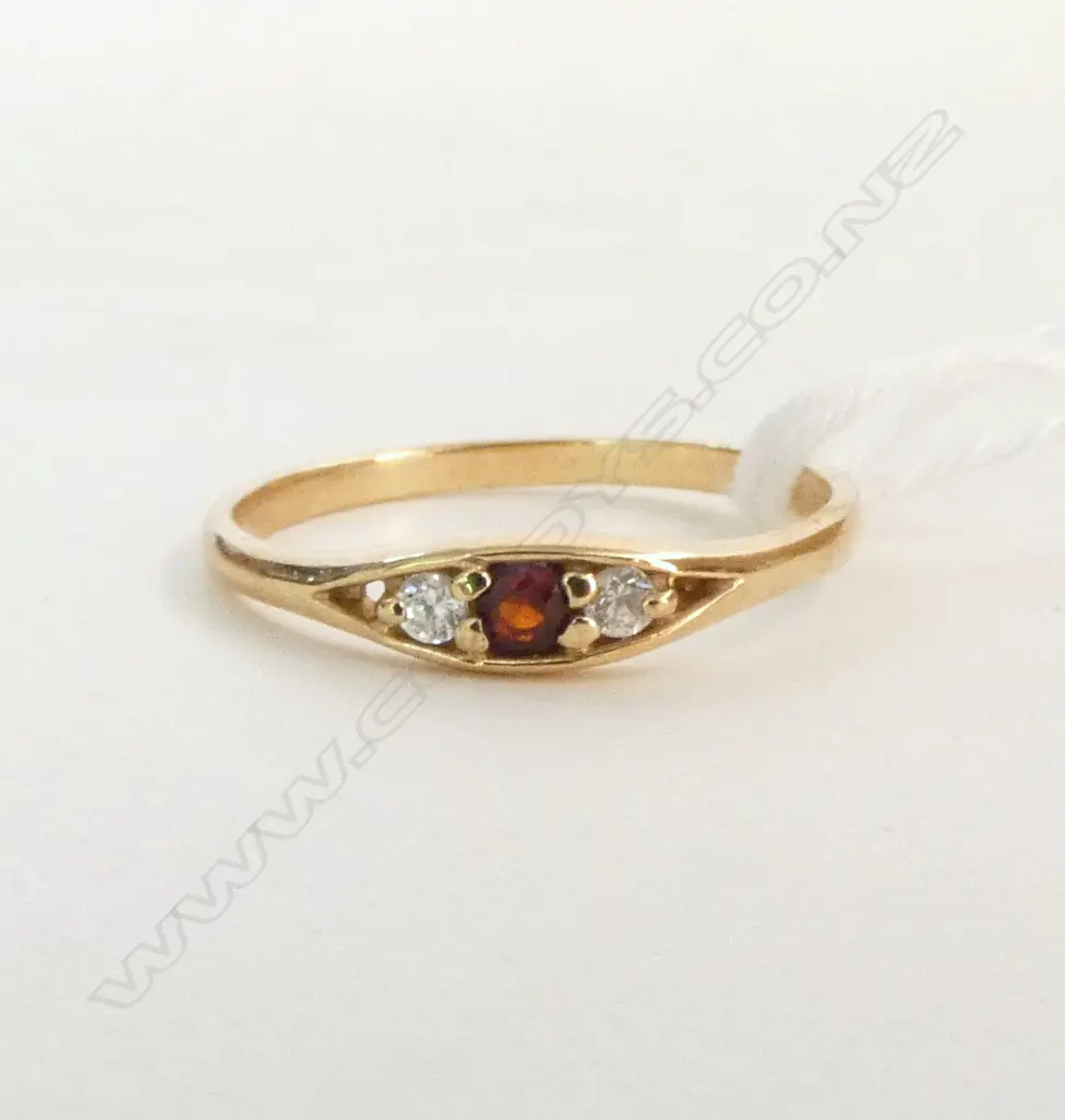 vintage 9ct YELLOW GOLD 3 STONE RING 1.5gms SIZE P Image 1++