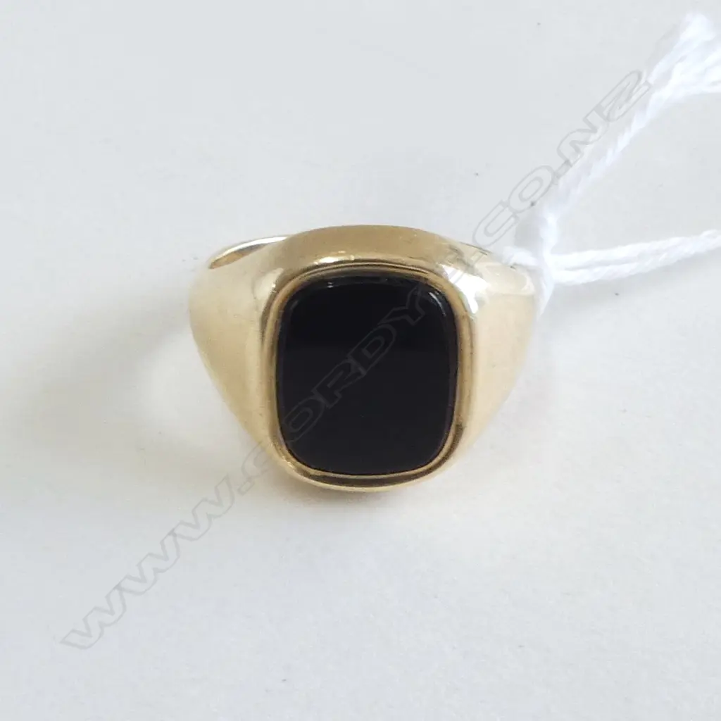 9ct YELLOW GOLD & ONYX SIGNET RING 6.2gms SIZE P Image 1++