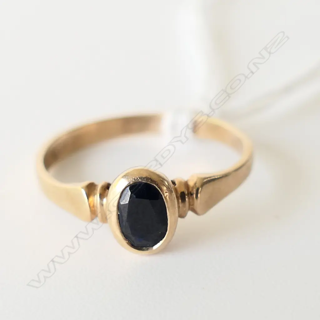 9ct YELLOW GOLD & SAPPHIRE RING rub-over mount 1.4gms SIZE K 1/2 Image 1++
