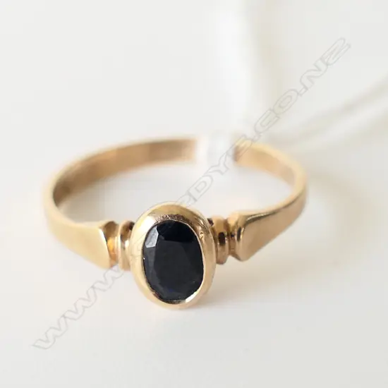 9ct YELLOW GOLD & SAPPHIRE RING rub-over mount 1.4gms SIZE K 1/2