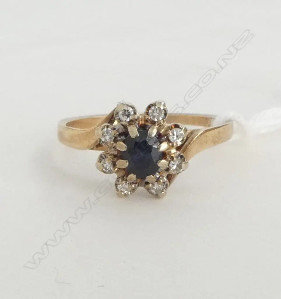 9ct GOLD SAPPHIRE & DIAMOND CLUSTER RING 1.95gms size L Image 1++