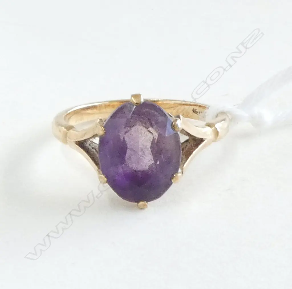 9ct GOLD AMETHYST  DRESS RING 2.8gms SIZE M Image 1++