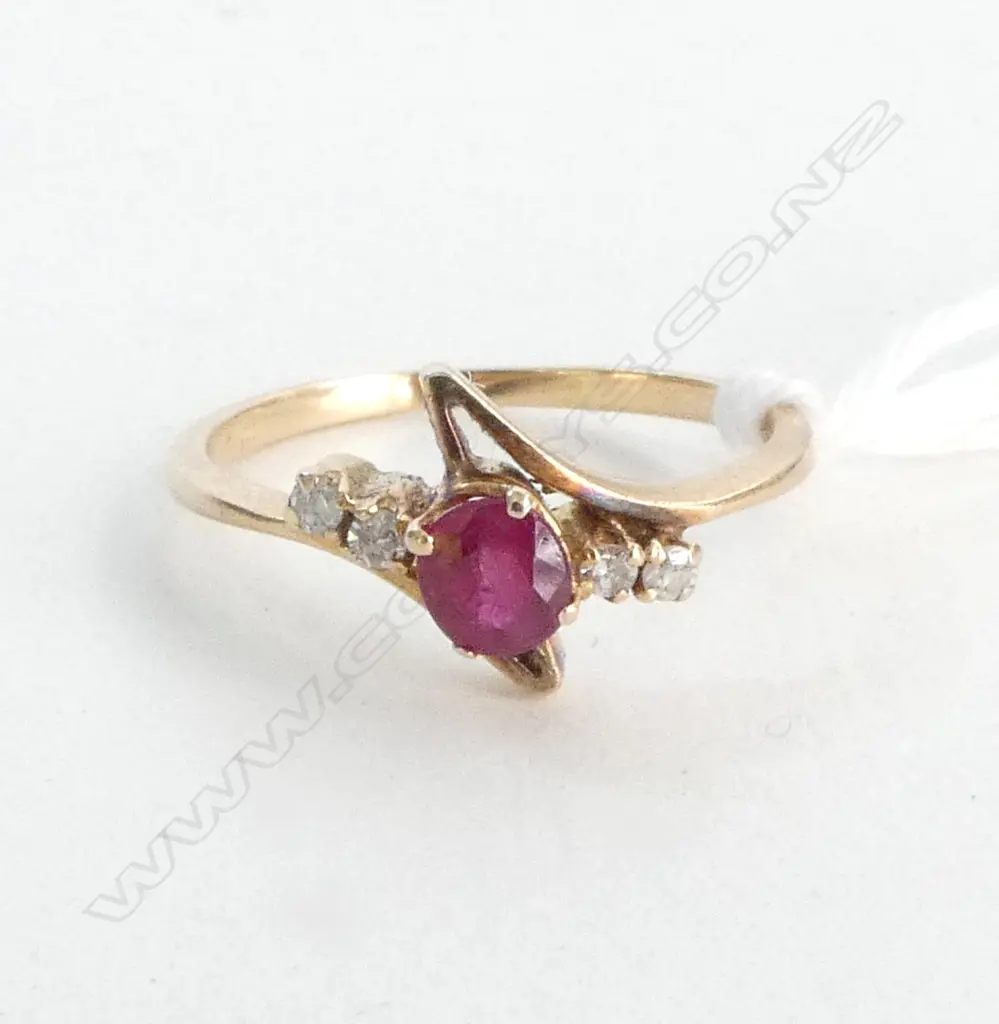 14ct GOLD RUBY & 4 DIAMOND RING 1.25gms SIZE H 1/2 Image 1++