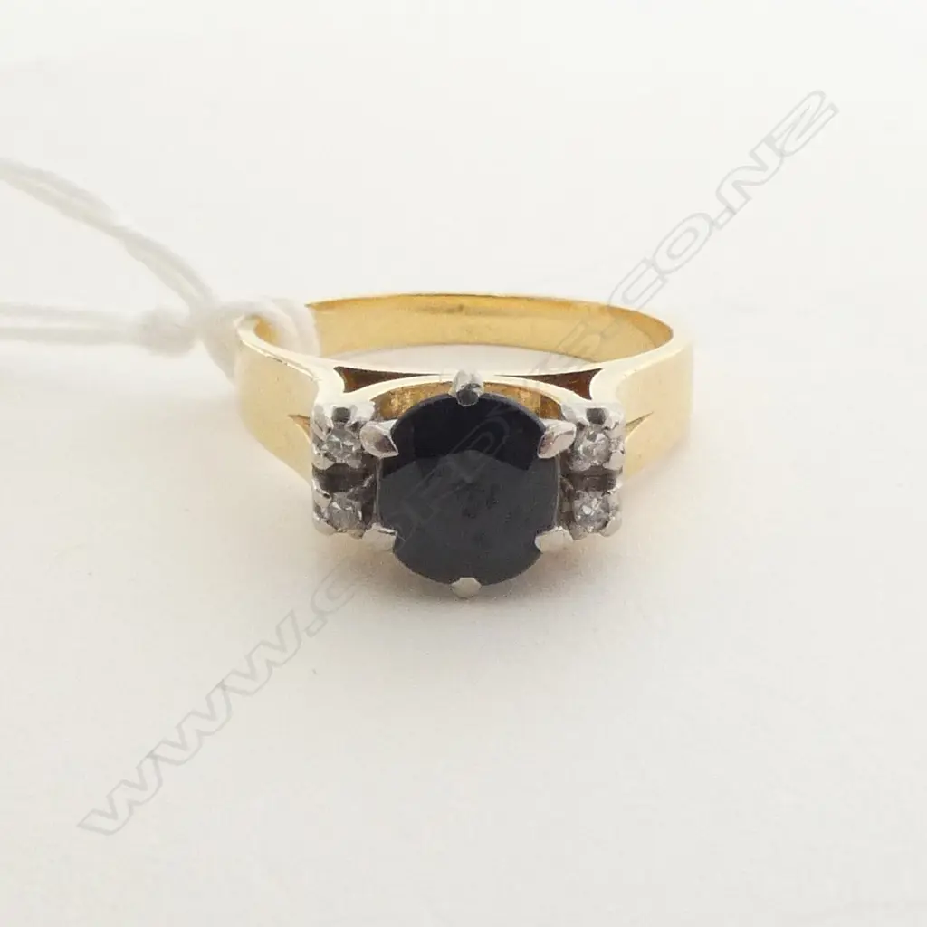 18ct GOLD SAPPHIRE & 4 DIAMOND RING 5gms SIZE K Image 1++