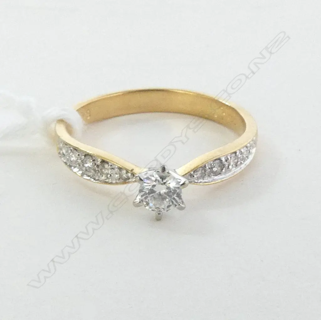 18ct DIAMOND SET RING, Dia=0.25ct, 2gm SIZE O Image 1++
