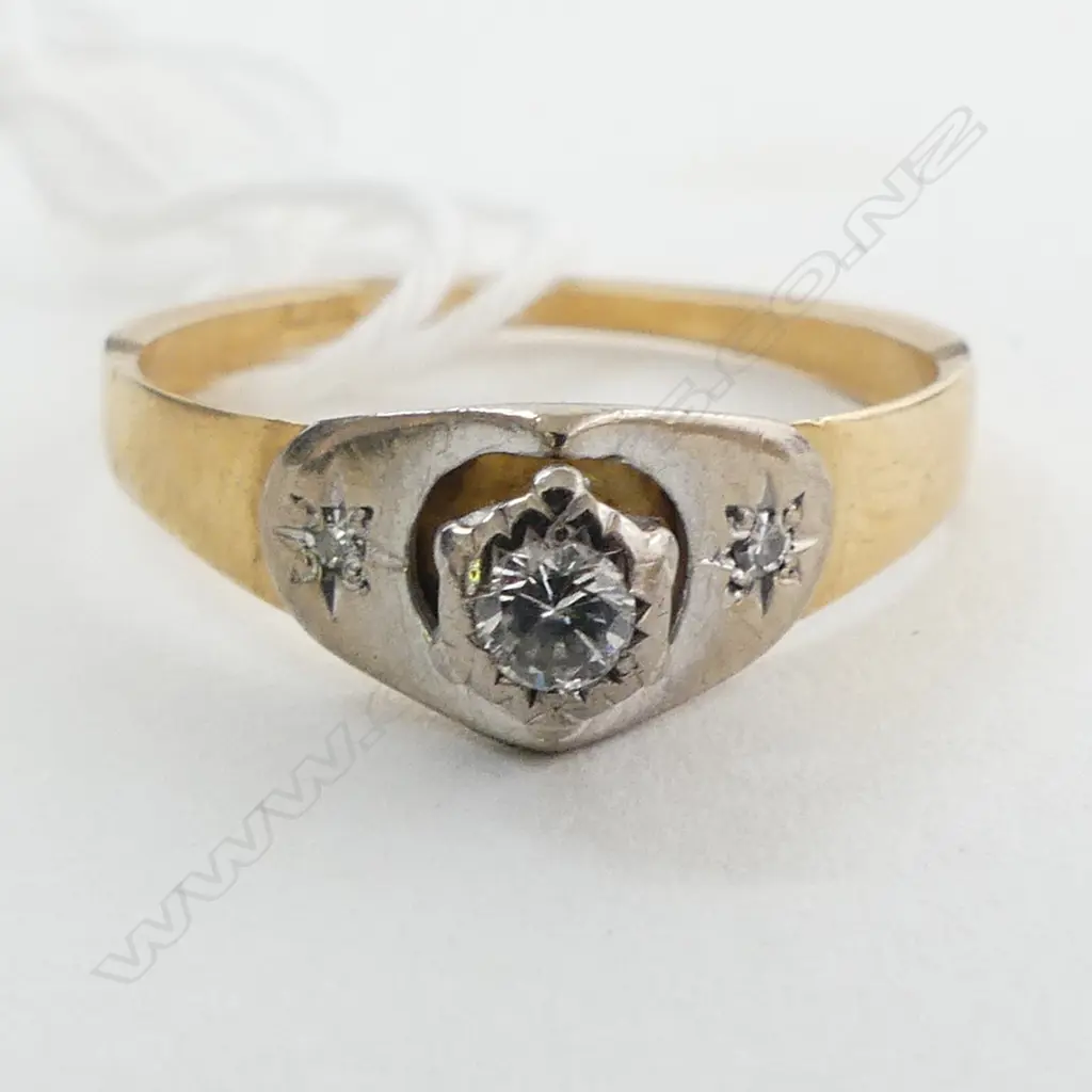 18CT DIAMOND RING w. VALUATION, 2.8grms SIZE N Image 1++