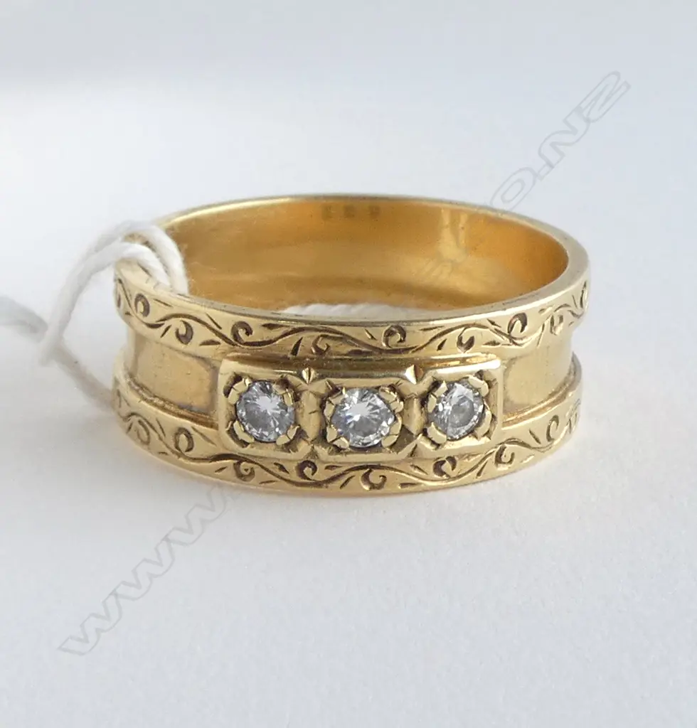 SUBSTAINTIAL 18ct Y/GOLD & 3 DIAMOND wide band RING HAND MADE DESINGER marked AP 10gms (SIZE Z PLUS 1) Image 1++
