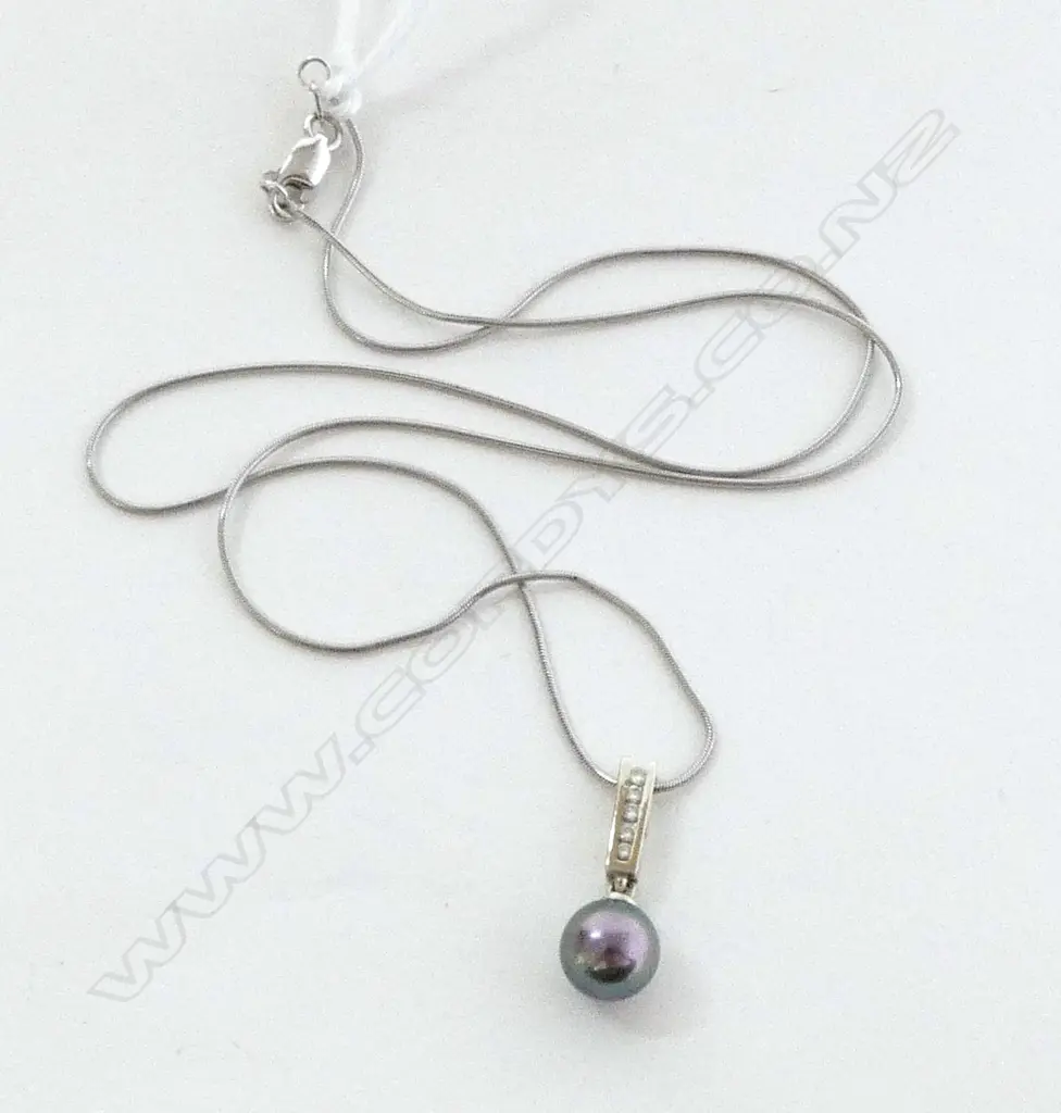 14ct WHT GOLD, BLK PEARL & DIAMOND SET PENDANT on 14ct CHAIN, 40cm (NEW) Image 1++