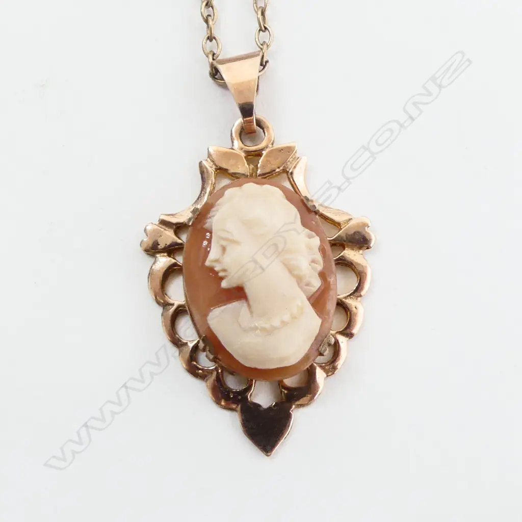 9CT CAMEO PENDANT NECKLACE, 4.2grms Image 1++
