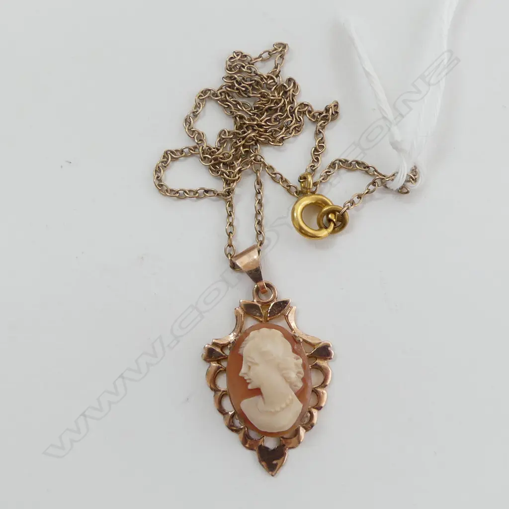 9CT CAMEO PENDANT NECKLACE, 4.2grms Image 1++