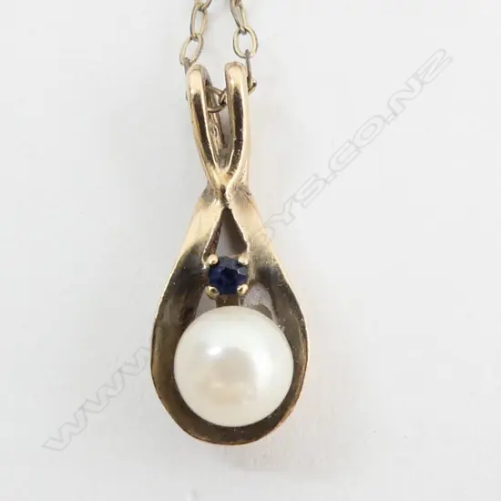 9CT PEARL PENDANT NECKLACE, 1.7grms