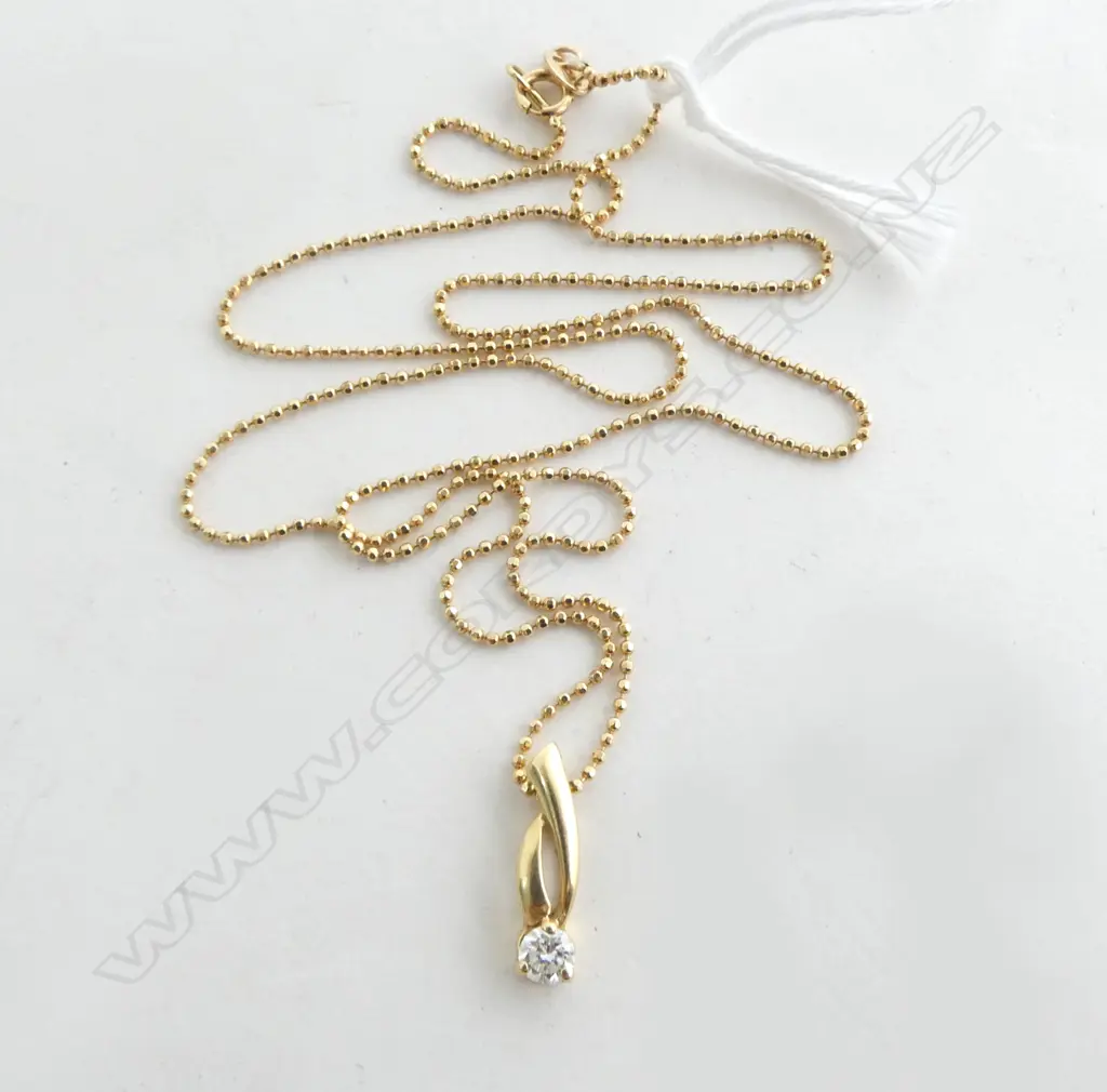 18ct DIAMOND PENDANT ON 18ct BEADED CHAIN, L.45cm, 2.8gm Image 1++
