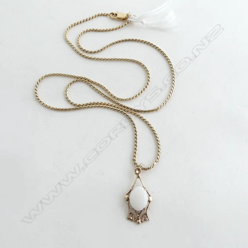 **RTV** 9ct OPAL PENDANT on 9ct CHAIN, 50cm, 7.3gm Image 1++