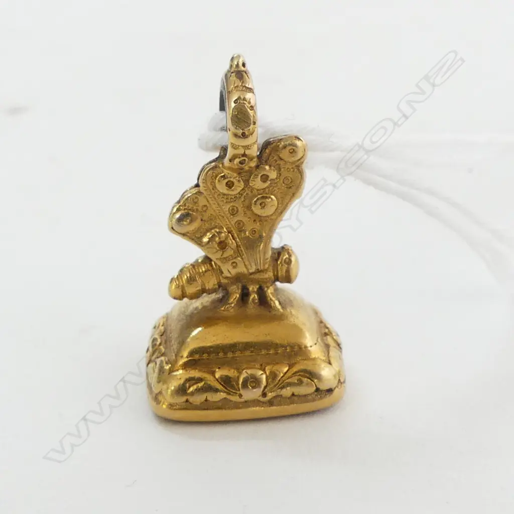 19thC 18ct or higher GOLD FOB SEAL mounted with butterfly 4.28gms  Image 1++