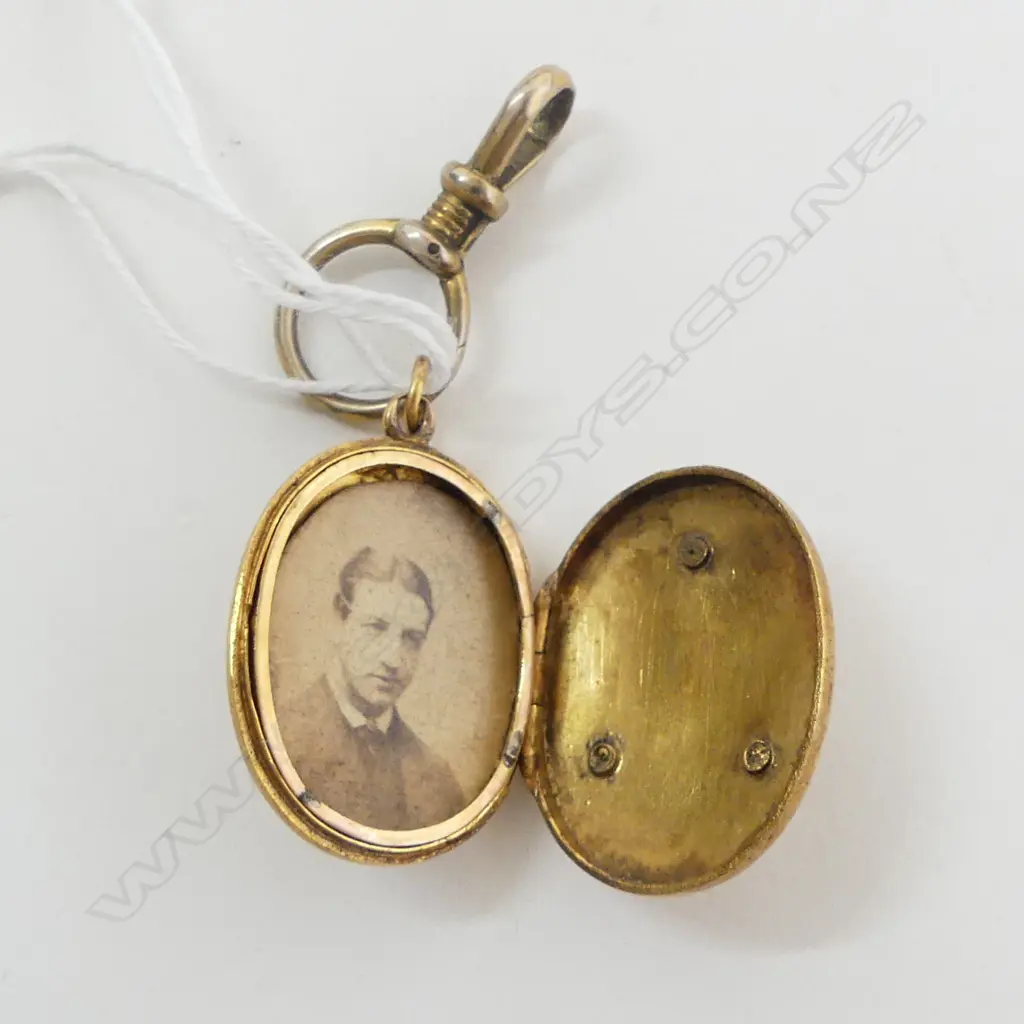 15ct GOLD LOCKET C1900 7.2 gms on plated clip Image 1++