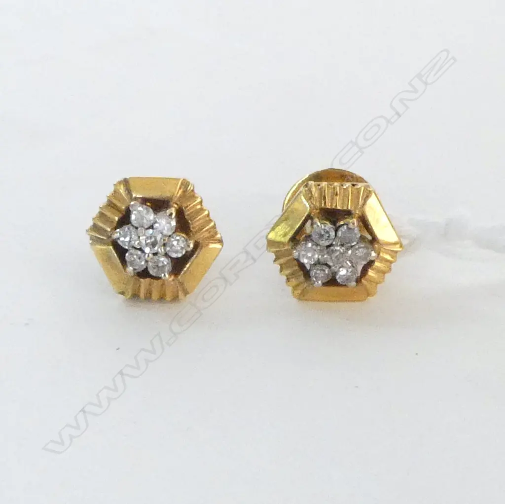 PR 14ct GOLD AND DIAMOND EARRINGS 7 DIA'S EA. 3.23gms Image 1++