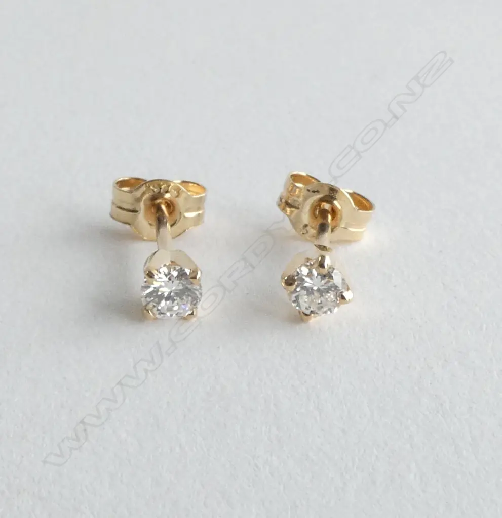 9ct DIAMOND SOLITAIRE STUD EARRINGS TDW. 0.20ct as new Image 1++