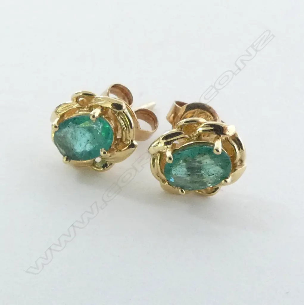 PR 14ct EMERALD STUDS, 1.6gm Image 1++