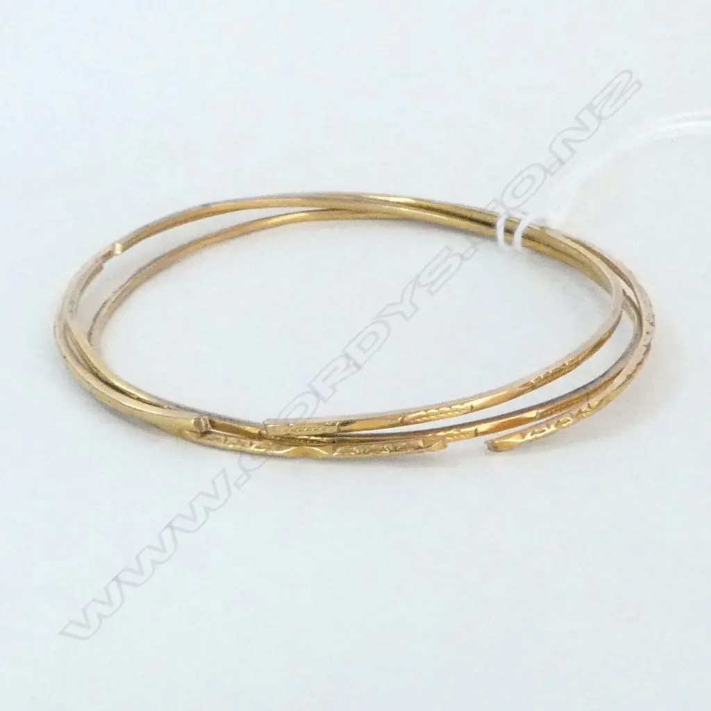 3 x 22ct YELLOW GOLD CUT BANGLES 21.2gms Image 1++