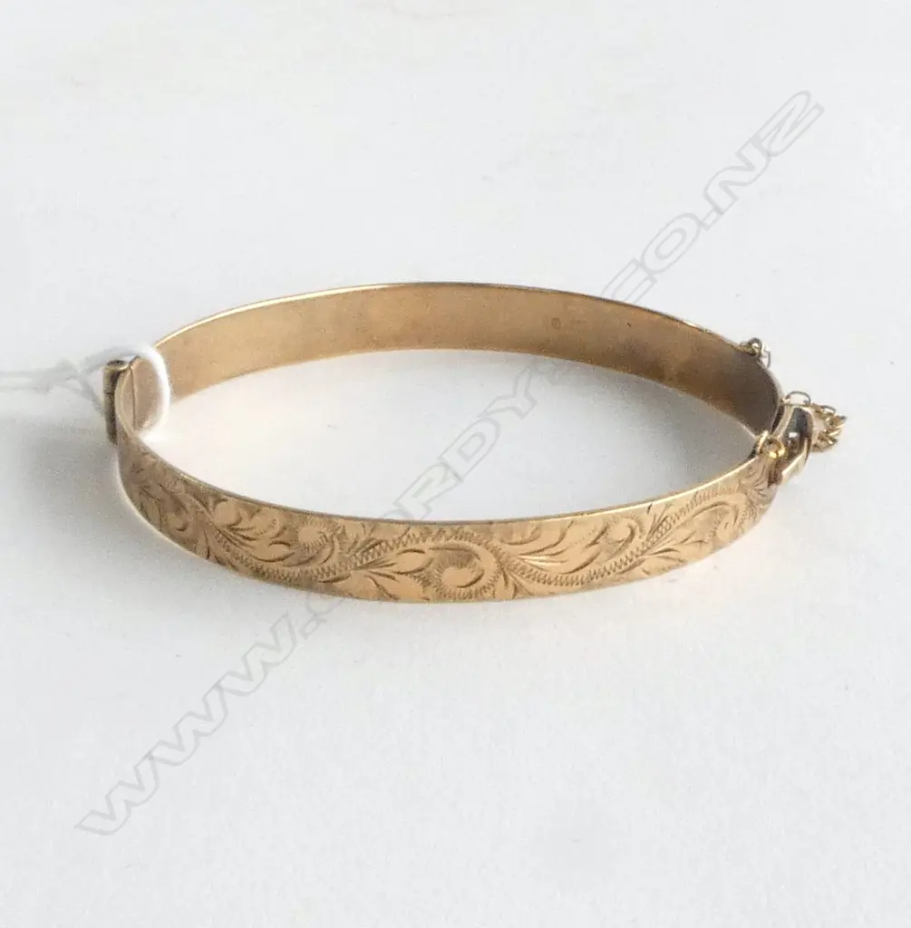 9CT YELLOW GOLD HINGED BANGLE half engraved 16gms Image 1++