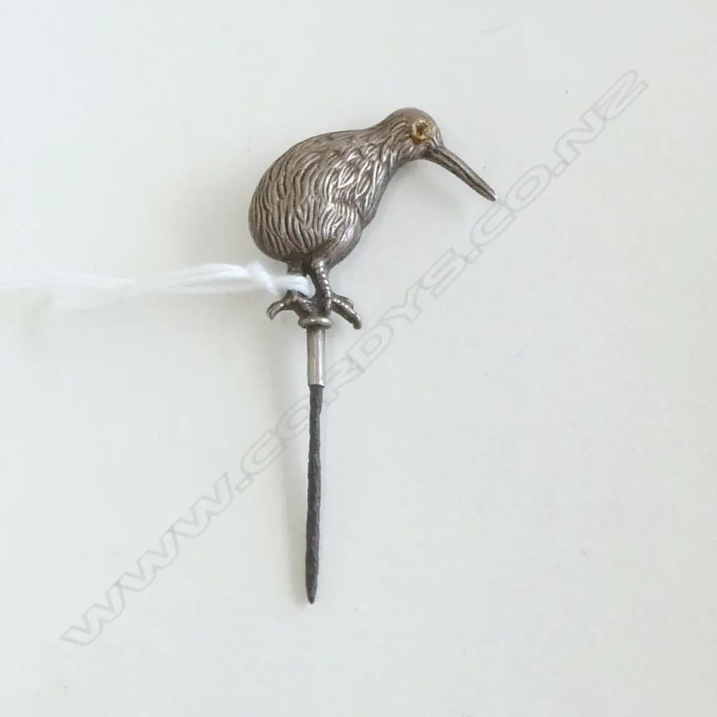 VINTAGE SILVER KIWI MOUNTED STICK PIN glass eyes Image 1++