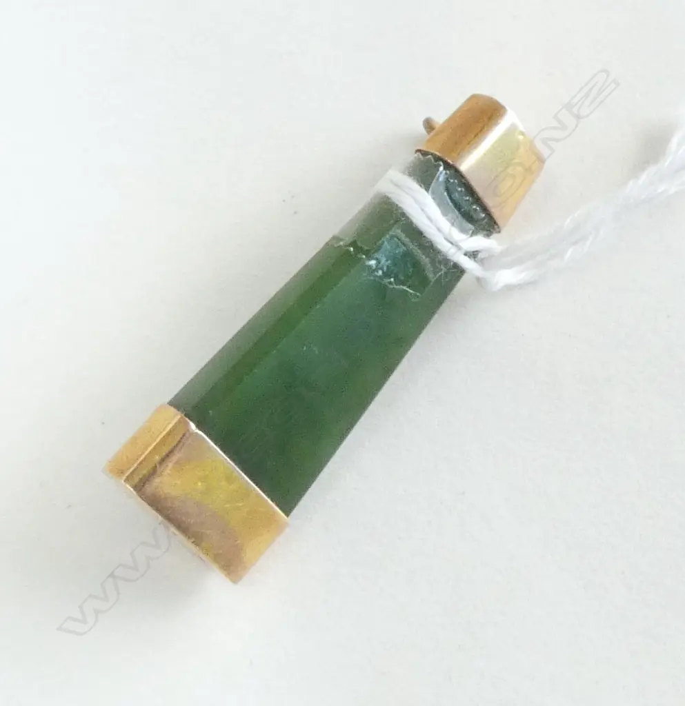 EARLY 20thC 9ct GOLD & POUNAMU TAPERED BAR BROOCH Image 1++