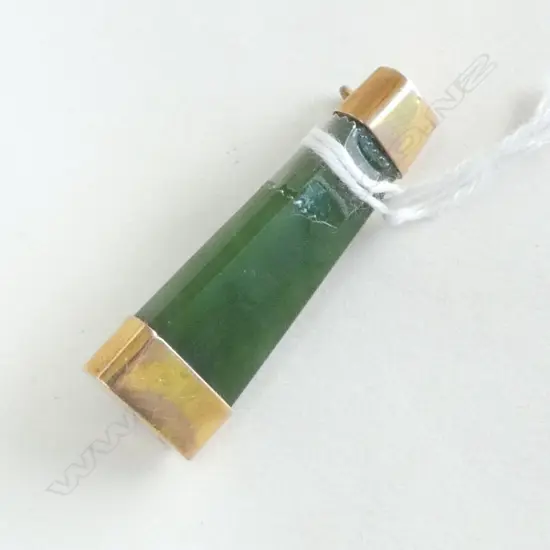 EARLY 20thC 9ct GOLD & POUNAMU TAPERED BAR BROOCH