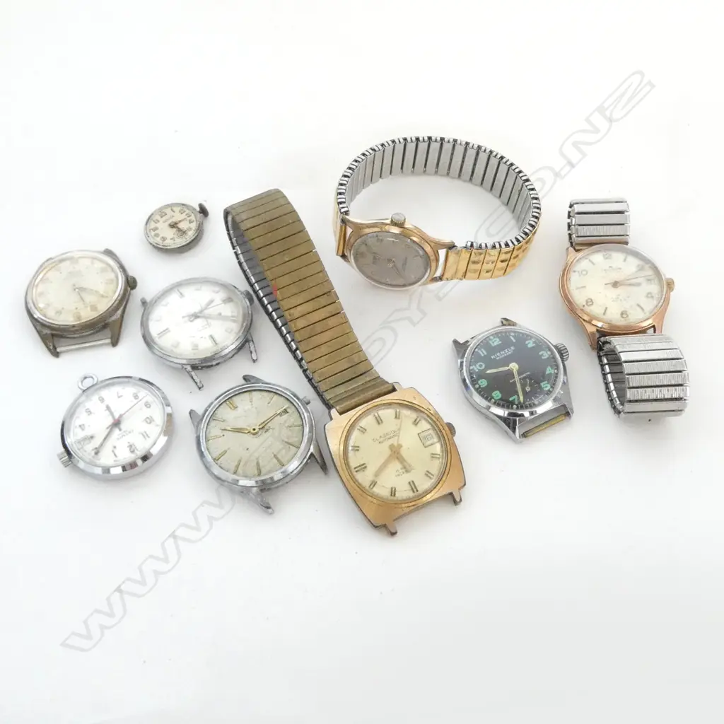 BAG 8 GENTS VINTAGE WRISTWATCHES mostly as is Image 1++